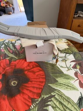 Cervical Support Collar in Light Gray -